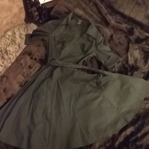 Forever 21 1950s style v-neck dress small